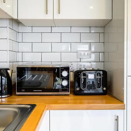 Vibrant In Salford Quays Apartment Manchester