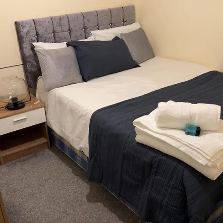 Modern - Views - Parking - Sleeps 3 *