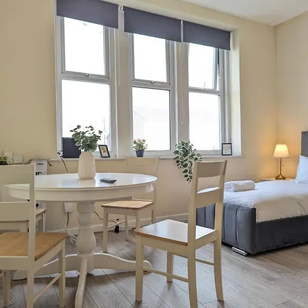 Modern Near Centre Apartment Manchester