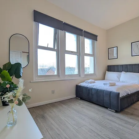 Modern Near Centre Apartment *