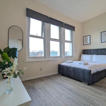 Modern Near Centre Apartment *