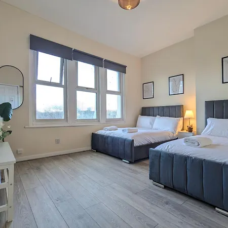 Modern Near Centre Apartment *