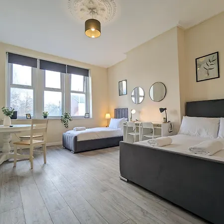 Modern Near Centre Apartment Manchester