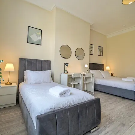 Modern Near Centre Apartment *