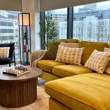 Vibrant In Salford Quays Apartment Manchester