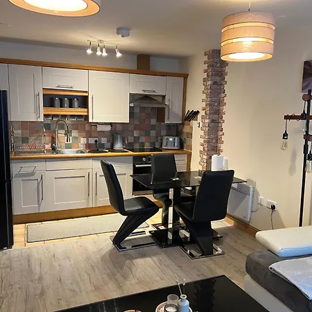 Spacious 2-bed Flat Next To Piccadilly Station, Mcr * Manchester