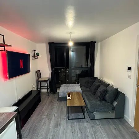 Luxury 1 Bedroom Apartment, Center With Balcony Manchester