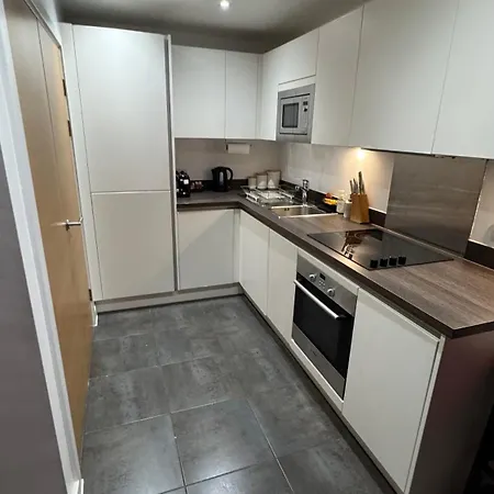 Luxury 1 Bedroom Apartment, Center With Balcony