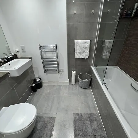 Luxury 1 Bedroom Apartment, Center With Balcony Apartment Manchester