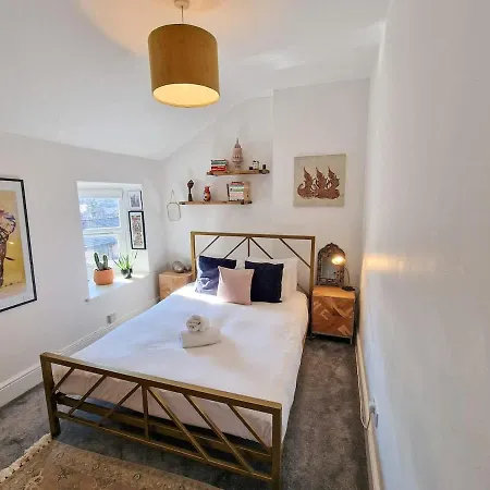 1 Bed Chorlton Flat Free Parking *