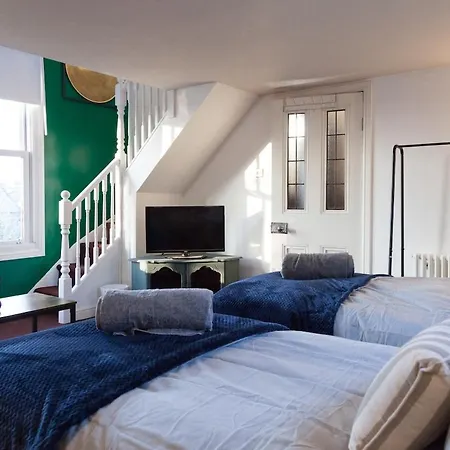 Apartament The Loft In A 6 Bedroom Victorian Shared House, Sleeps 4, Super King, Two Single Bed