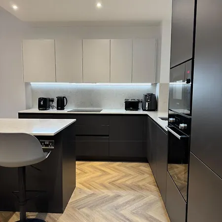 Canal-side Luxury 3br House With Secure Free Parking Manchester