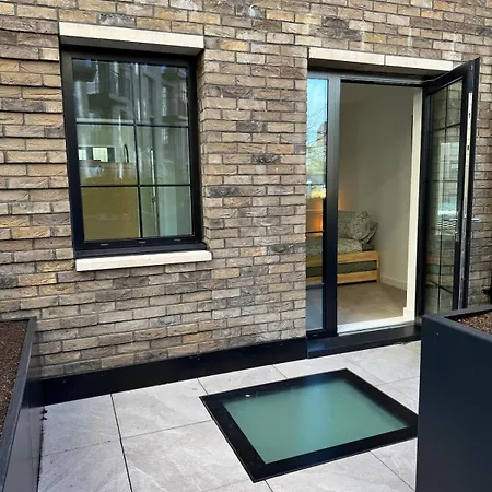 Canal-side Luxury 3br House With Secure Free Parking Manchester
