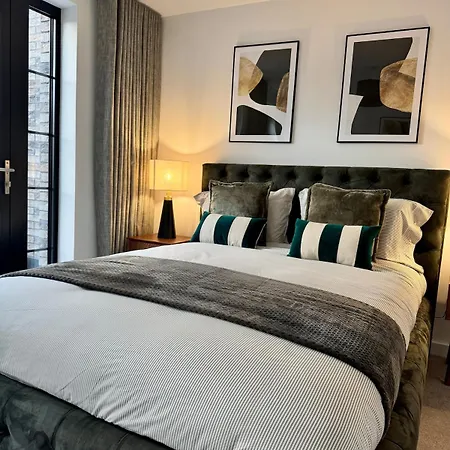 Canal-side Luxury 3br House With Secure Free Parking * Manchester