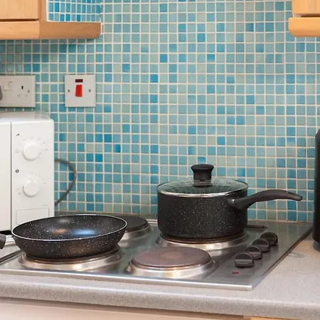 The Gold In A 6 Bedroom Victorian Shared House, Sleeps 4, Super King Bed, Double Bed *