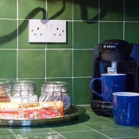 The Gold In A 6 Bedroom Victorian Shared House, Sleeps 4, Super King Bed, Double Bed Manchester