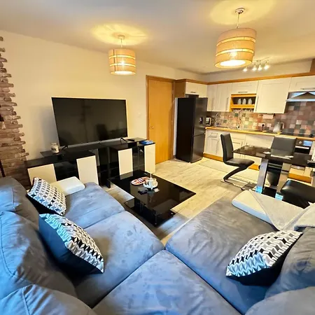 Spacious 2-bed Flat Next To Piccadilly Station, Mcr * Manchester