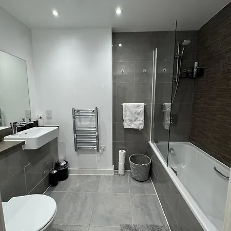 Apartment Luxury 1 Bedroom Apartment, Center With Balcony Manchester