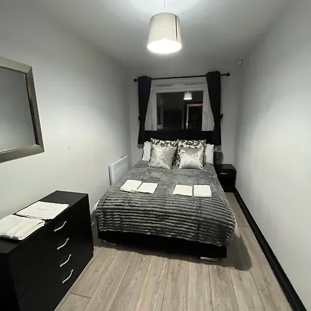 Suite-dreamz-mcr Apartment