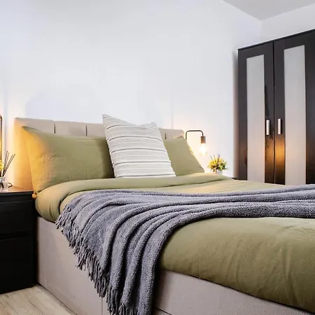 Cozy Next To Ao Arena With Free Parking Apartment *