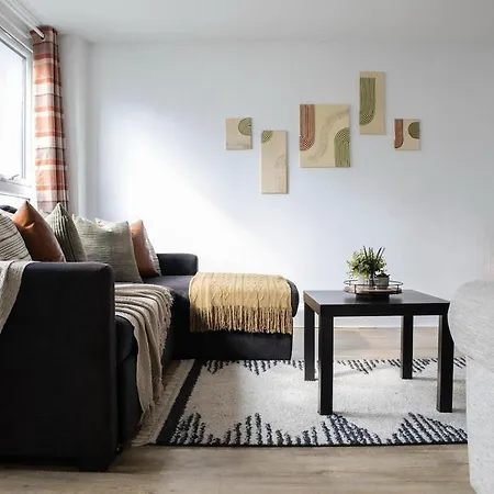 Cozy Next To Ao Arena With Free Parking *