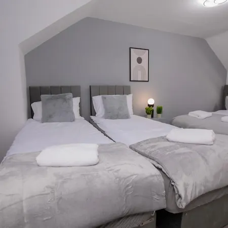 Luxury Three Story Townhouse Free Parking On Drive * Manchester