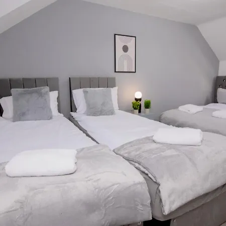Apartment Luxury Three Story Townhouse Free Parking On Drive *