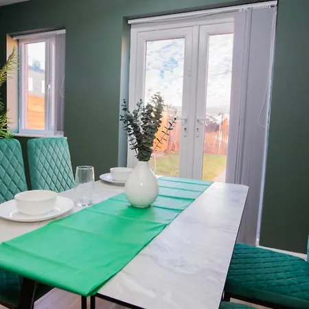 Luxury Three Story Townhouse Free Parking On Drive Apartment Manchester