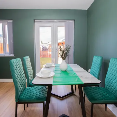 Luxury Three Story Townhouse Free Parking On Drive Apartment Manchester