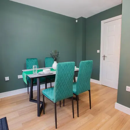 Luxury Three Story Townhouse Free Parking On Drive * Manchester