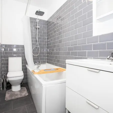 Apartment Luxury Three Story Townhouse Free Parking On Drive Manchester