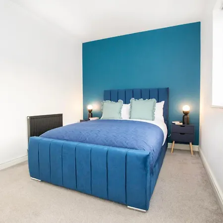 Apartment Luxury Three Story Townhouse Free Parking On Drive Manchester