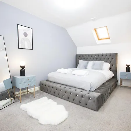 Apartment Luxury Three Story Townhouse Free Parking On Drive