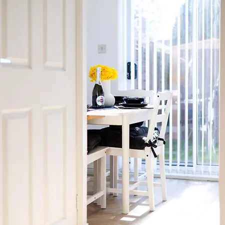 Manchester, Centre, House, Parking, Garden, M60 *