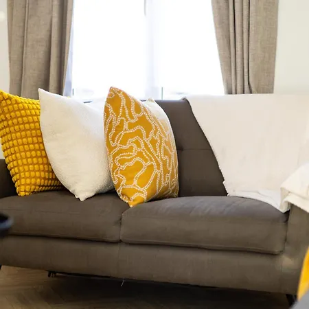 Semesterbostad Manchester, Centre, House, Parking, Garden, M60 Manchester