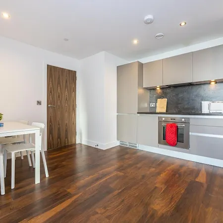 2 Bed Flat In Centre Near Oxford Road O2 Ritz * Manchester
