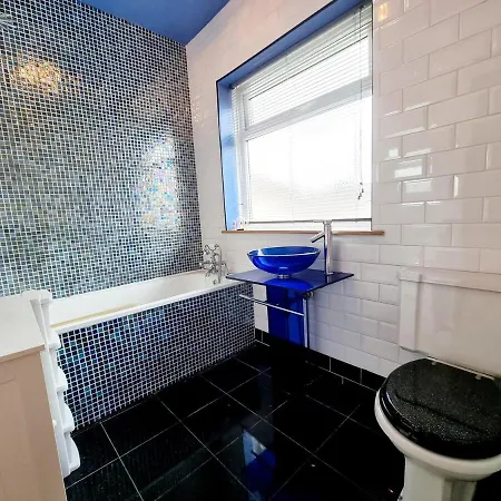 Free Parking House In Middleton By Superhost *