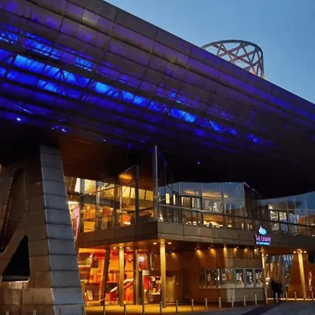 With 2 Parking Spaces! アパート