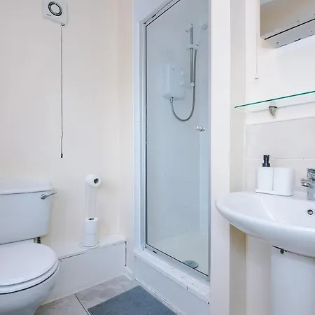 Dom wakacyjny Cozy 3 Bed With Ps4 And Parking By Vista Short Lets Manchester
