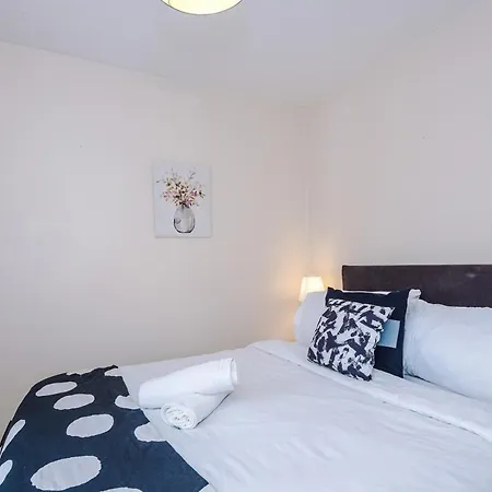 度假居 Cozy 3 Bed With Ps4 And Parking By Vista Short Lets