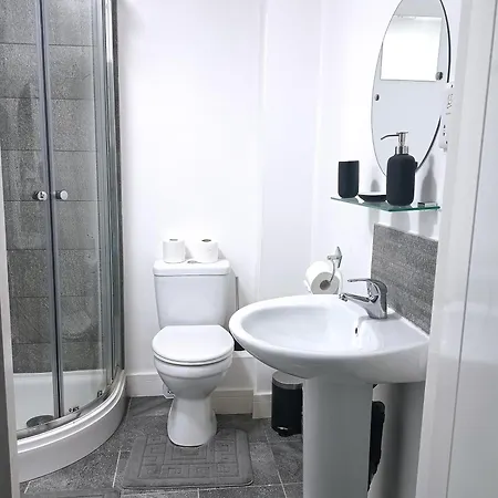 Apartment Stylish 2 Bedroom-free Parking *