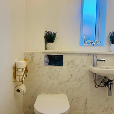 Modern Lux New Built Double Homestay