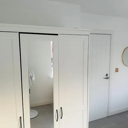 Modern New Built Kingsize Center * Manchester