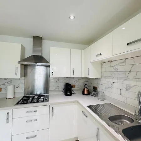 Modern New Built Kingsize Center Manchester