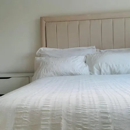 Modern New Built Kingsize Center