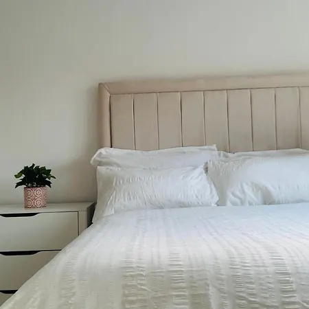 Modern New Built Kingsize Ensuite 曼彻斯特