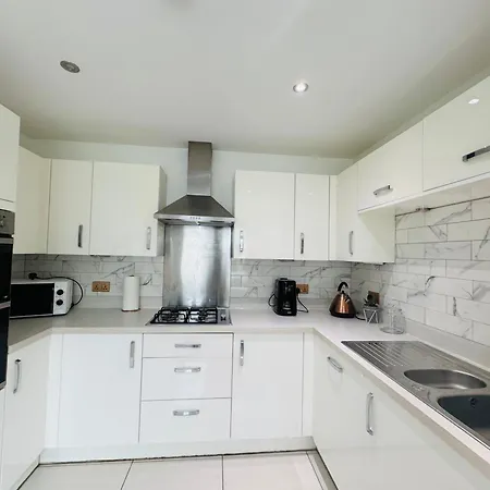 Modern New Built Kingsize Ensuite * 曼彻斯特