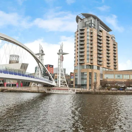 Apartment Spacious Stylish 2 Bedroom With River And Views Across United Football Club, Media Salford Quays With Free Parking Manchester