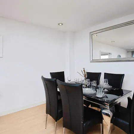 Spacious Stylish 2 Bedroom With River And Views Across United Football Club, Media Salford Quays With Free Parking Apartment