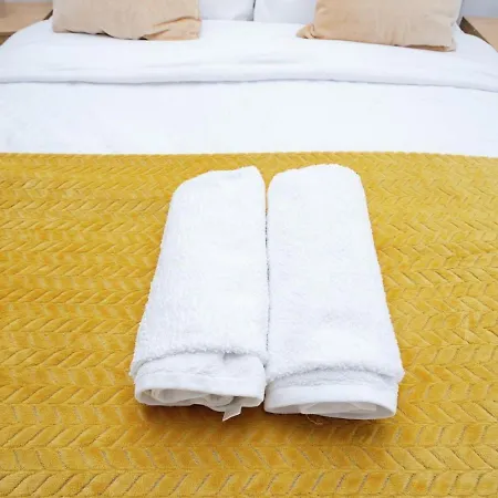 Spacious Stylish 2 Bedroom Apartmán